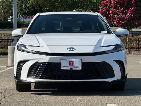 Used 2025 Toyota Camry SE FWD image 10