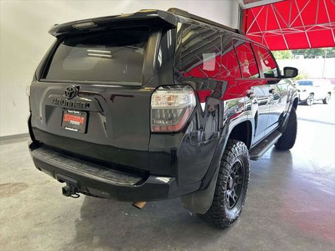 Certified 2019 Toyota 4Runner SR5 AWD/4WD image 3