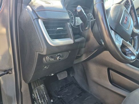 Used 2018 GMC Terrain SLE image 11