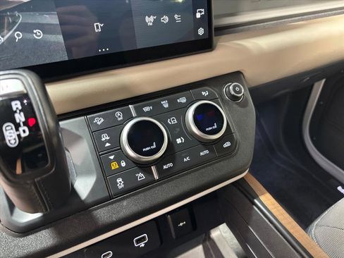 Used 2022 Land Rover Defender 110 X-Dynamic HSE image 14