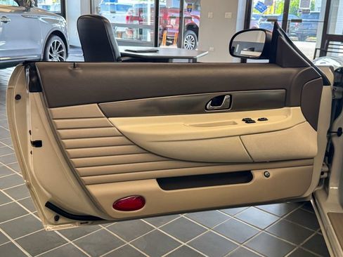 Used 2005 Ford Thunderbird 50th Anniversary RWD image 32