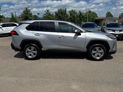 Used 2025 Toyota RAV4 XLE AWD/4WD image 9