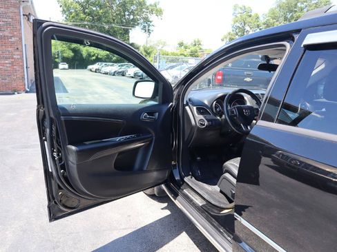 Used 2018 Dodge Journey Crossroad w/ Nav & Sun Group FWD image 20