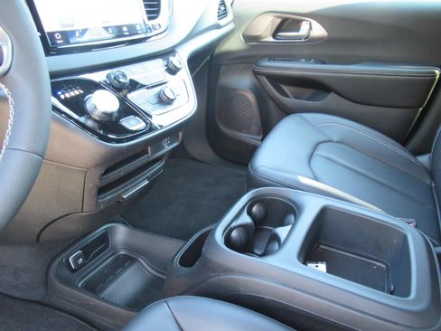 New 2026 Chrysler Voyager LX FWD image 18