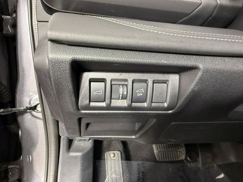 Used 2025 Subaru Outback Limited AWD/4WD image 23