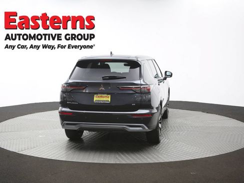 Used 2025 Mitsubishi Outlander SE FWD image 39