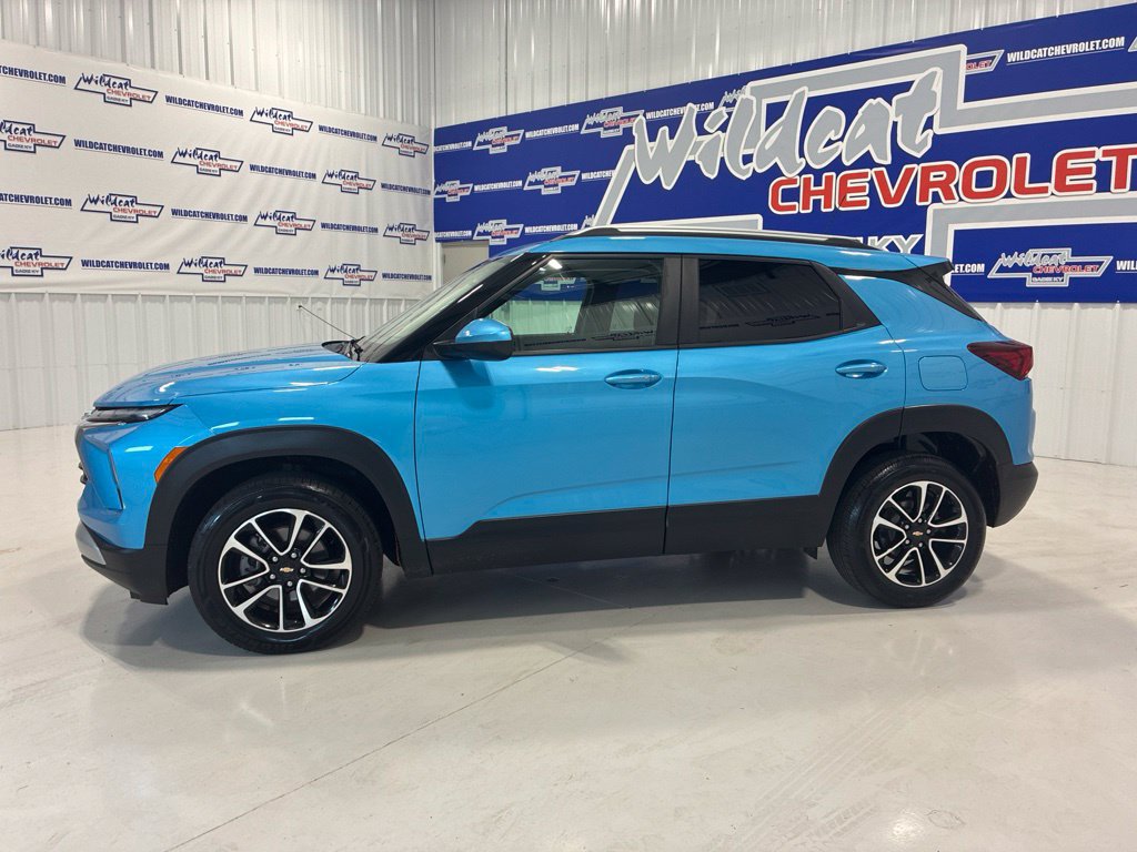 Used 2025 Chevrolet TrailBlazer LT AWD/4WD image 3