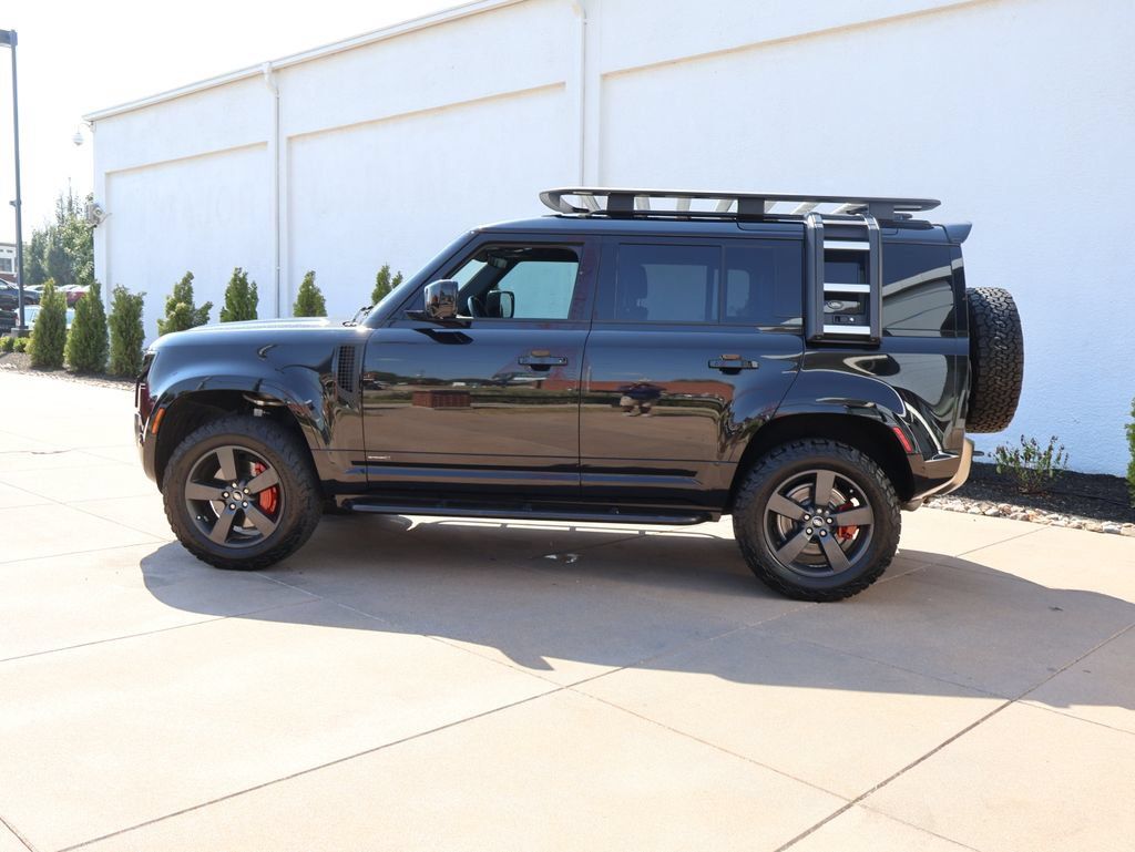 Used 2023 Land Rover Defender 110 X AWD/4WD image 2