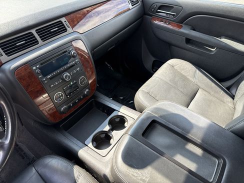 Used 2013 Chevrolet Tahoe LT w/ Luxury Package RWD image 25