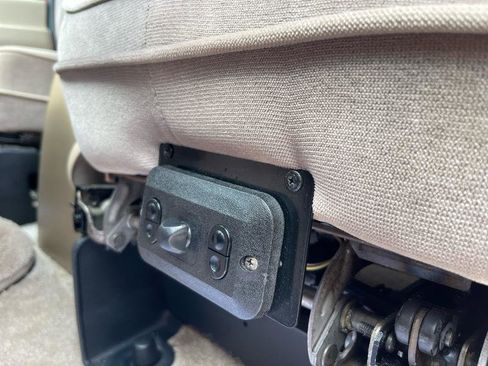 Used 1999 Ford E-150 and Econoline 150 image 26