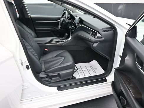 Used 2024 Toyota Camry SE image 13