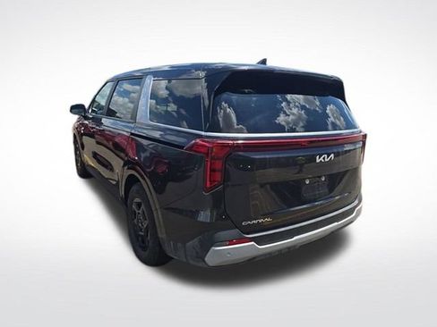 Certified 2025 Kia Carnival FWD image 2