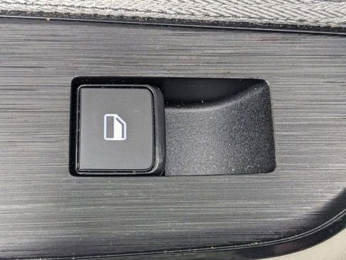 Used 2023 Nissan Rogue SV FWD image 25