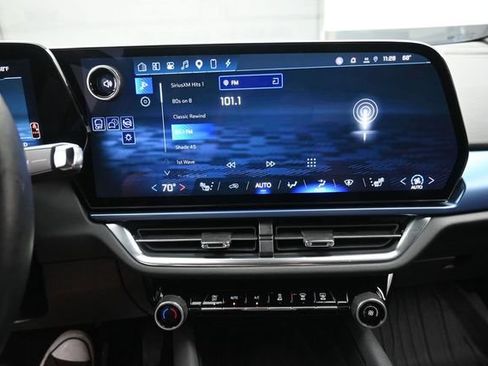Used 2024 Chevrolet Equinox EV LT FWD image 10