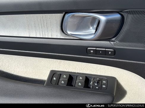 Used 2024 Volvo XC40 B5 Plus w/ Protection Package Premier image 20