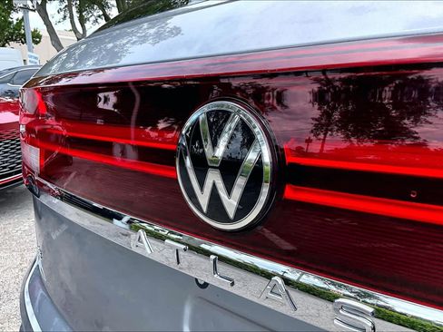 Used 2024 Volkswagen Atlas Cross Sport SE FWD image 31