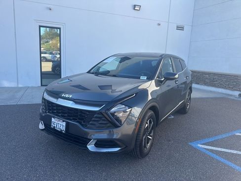 Used 2023 Kia Sportage LX image 3