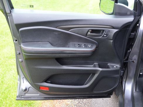 Used 2025 Honda Ridgeline TrailSport image 16