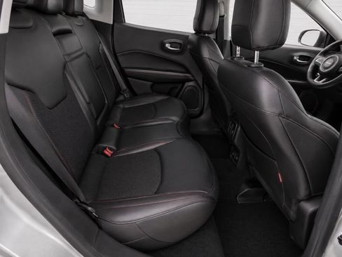 Used 2019 Jeep Compass Trailhawk AWD/4WD image 9