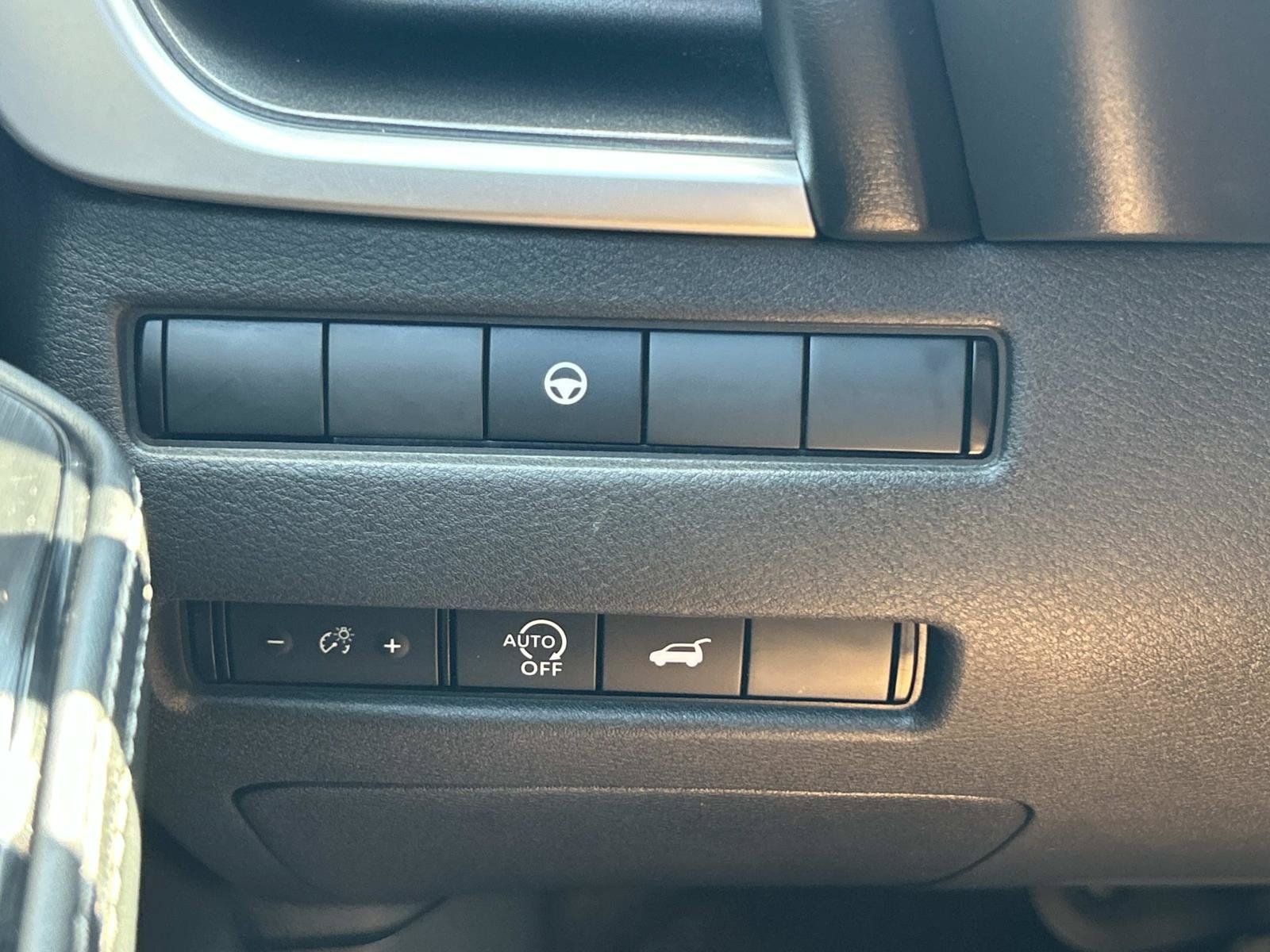 Used 2024 Nissan Rogue SV w/ SV Premium Package FWD image 39