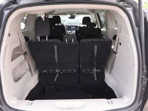 Used 2023 Chrysler Voyager LX FWD image 7