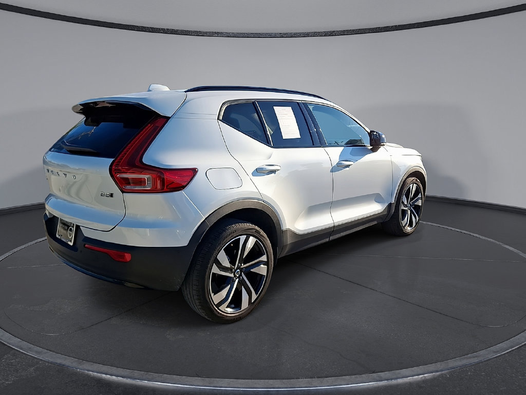Certified 2024 Volvo XC40 B5 Plus w/ Protection Package Premier AWD/4WD image 7