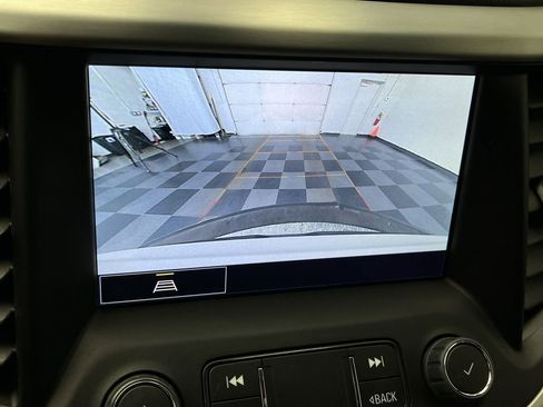 Certified 2023 GMC Acadia SLE w/ Driver Convenience Package image 6