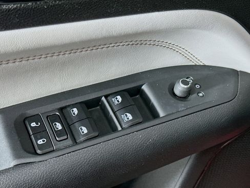 Used 2025 Jeep Compass Limited image 15