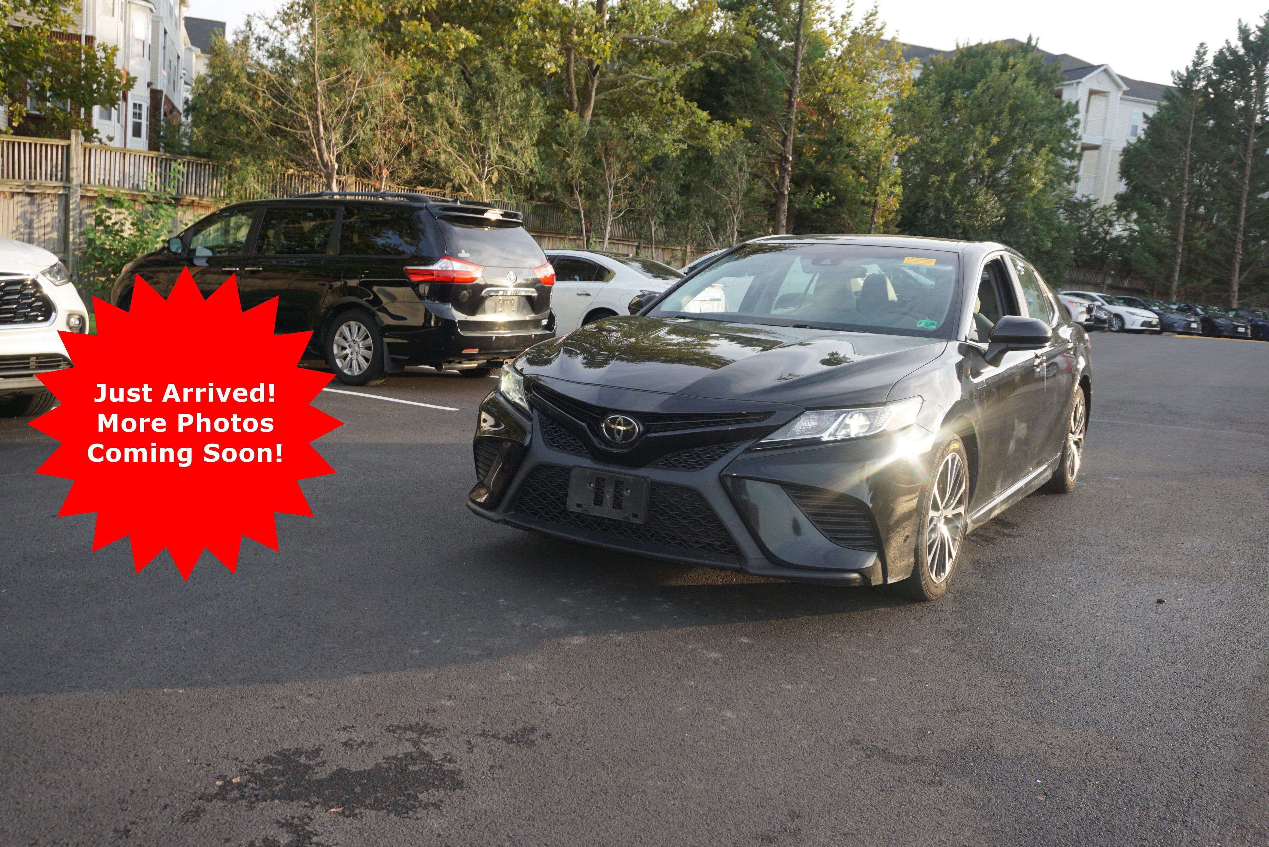 Used 2020 Toyota Camry SE FWD image 1