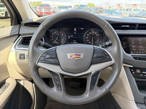 Used 2021 Cadillac XT5 Premium Luxury FWD image 10