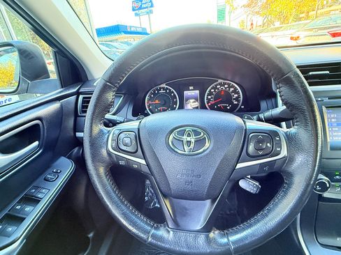 Used 2017 Toyota Camry SE image 28
