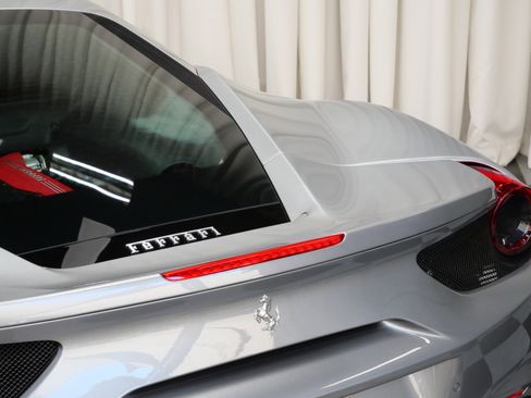 Used 2018 Ferrari 488 GTB RWD image 41