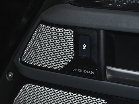 Used 2024 Land Rover Defender 130 X image 17