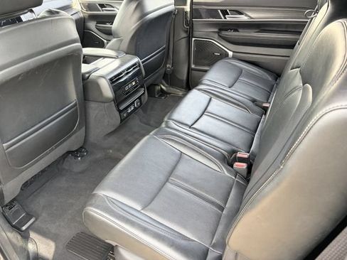 Used 2024 Jeep Wagoneer L Series III w/ Flexible Seating Group AWD/4WD image 25