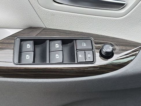 Used 2019 Toyota Sienna XLE w/ XLE Navigation Package AWD/4WD image 23