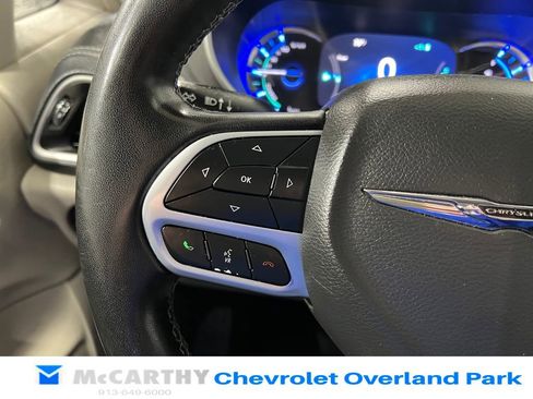 Used 2022 Chrysler Pacifica Touring-L FWD image 14