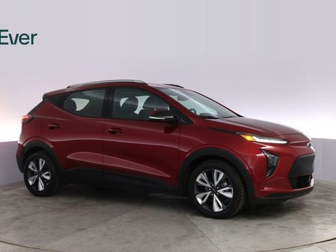Used 2022 Chevrolet Bolt EUV LT w/ Convenience Package image 14