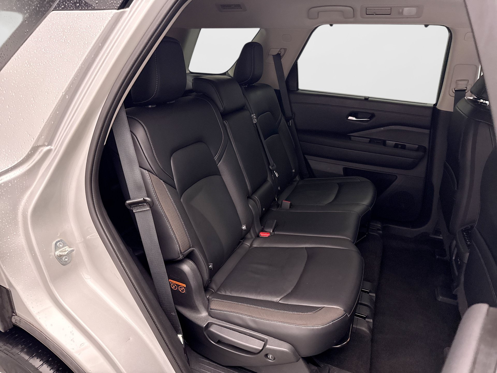 Used 2023 Nissan Pathfinder SL AWD/4WD image 18