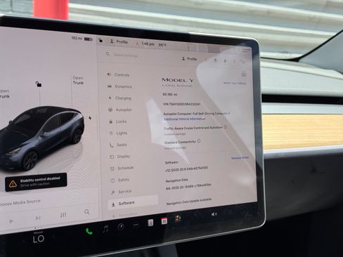 Used 2024 Tesla Model Y Long Range RWD image 25