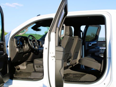 Used 2024 Chevrolet Silverado 1500 LT AWD/4WD image 14