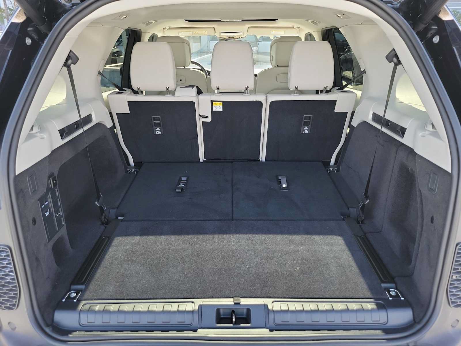 Used 2025 Land Rover Discovery S AWD/4WD image 30