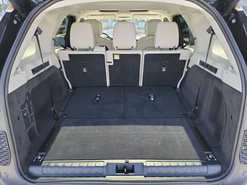 Used 2025 Land Rover Discovery S AWD/4WD image 30