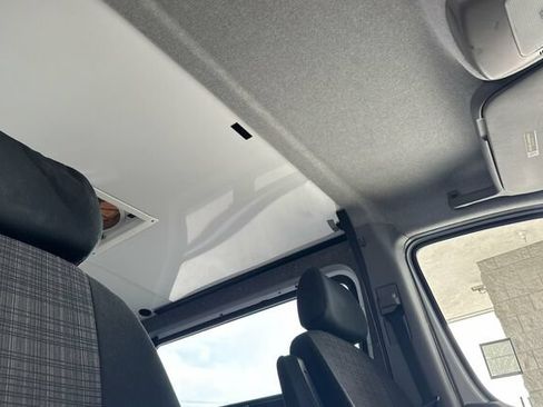Used 2015 Mercedes-Benz Sprinter 2500 image 17