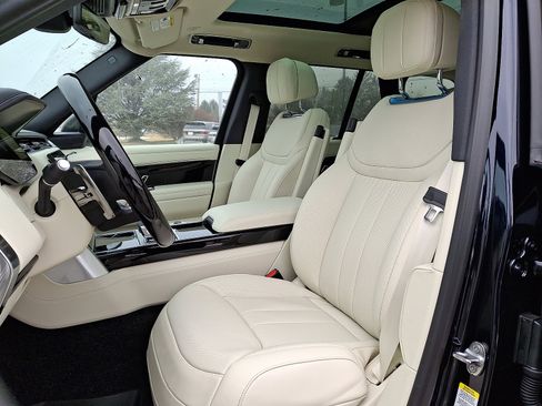 New 2026 Land Rover Range Rover SE image 3