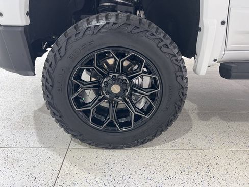 Used 2023 GMC Sierra 1500 AT4 w/ AT4 Premium Package image 31