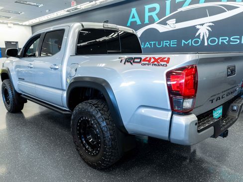 Used 2019 Toyota Tacoma TRD Off-Road AWD/4WD image 9