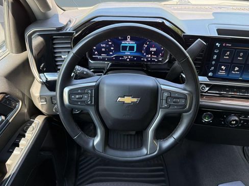 Used 2024 Chevrolet Silverado 1500 LT AWD/4WD image 11