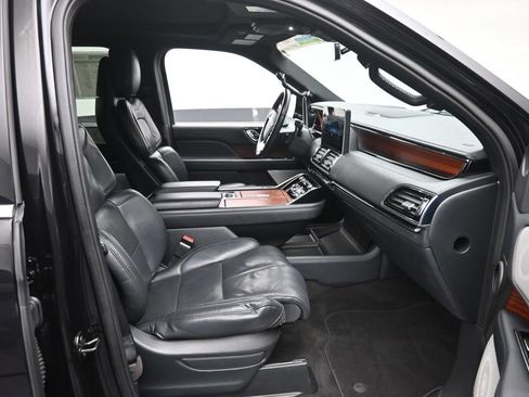 Used 2023 Lincoln Navigator L Reserve AWD/4WD image 9