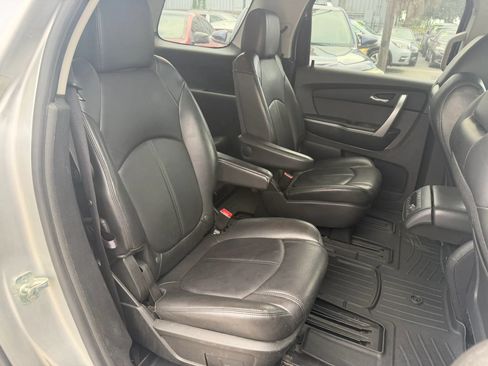 Used 2012 GMC Acadia SLT FWD image 12