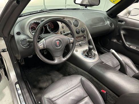 Used 2008 Pontiac Solstice GXP w/ Premium Package image 25